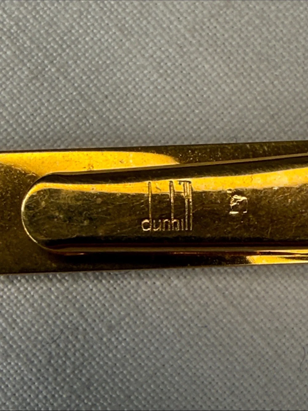 Vintage Dunhill Gold Tone Textured Logo Tie Bar Tie Clip 2